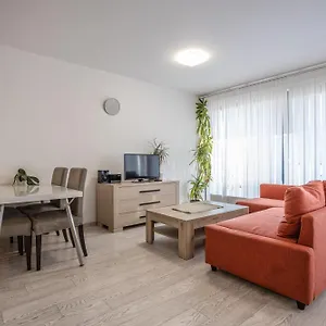 Apartmán Spacious Terrace With Free Private Parking, Praha